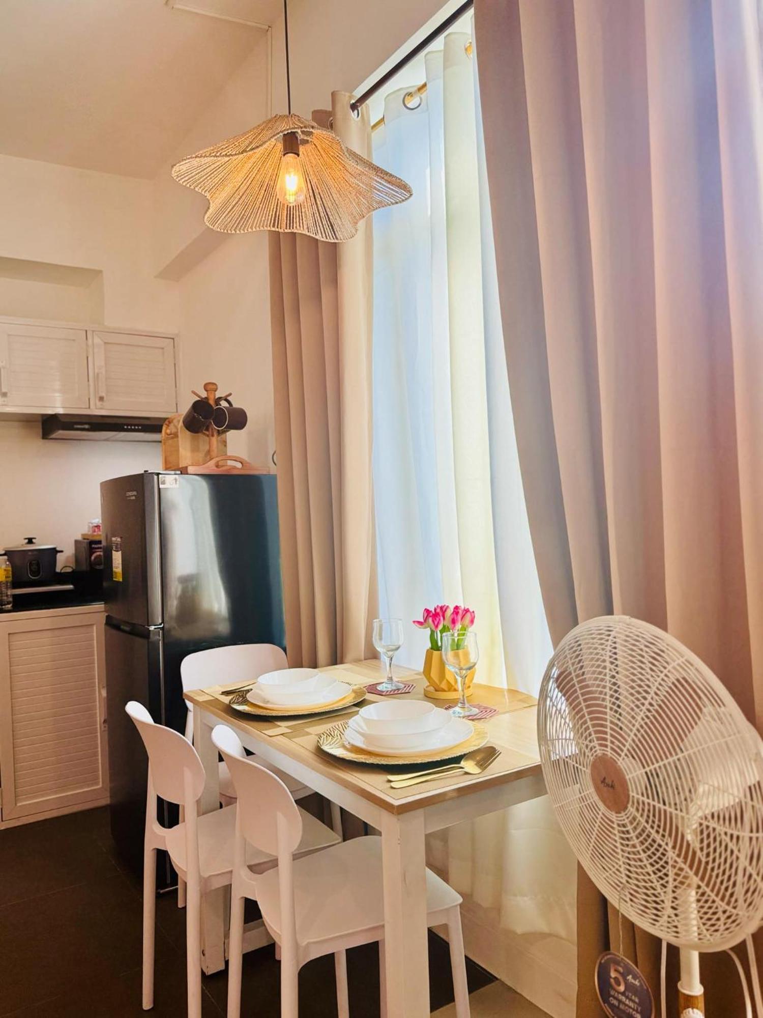 Apartment Budget Friendly Staycation Walking Distance To Venice Mall With Netflix And Wifi Manila
